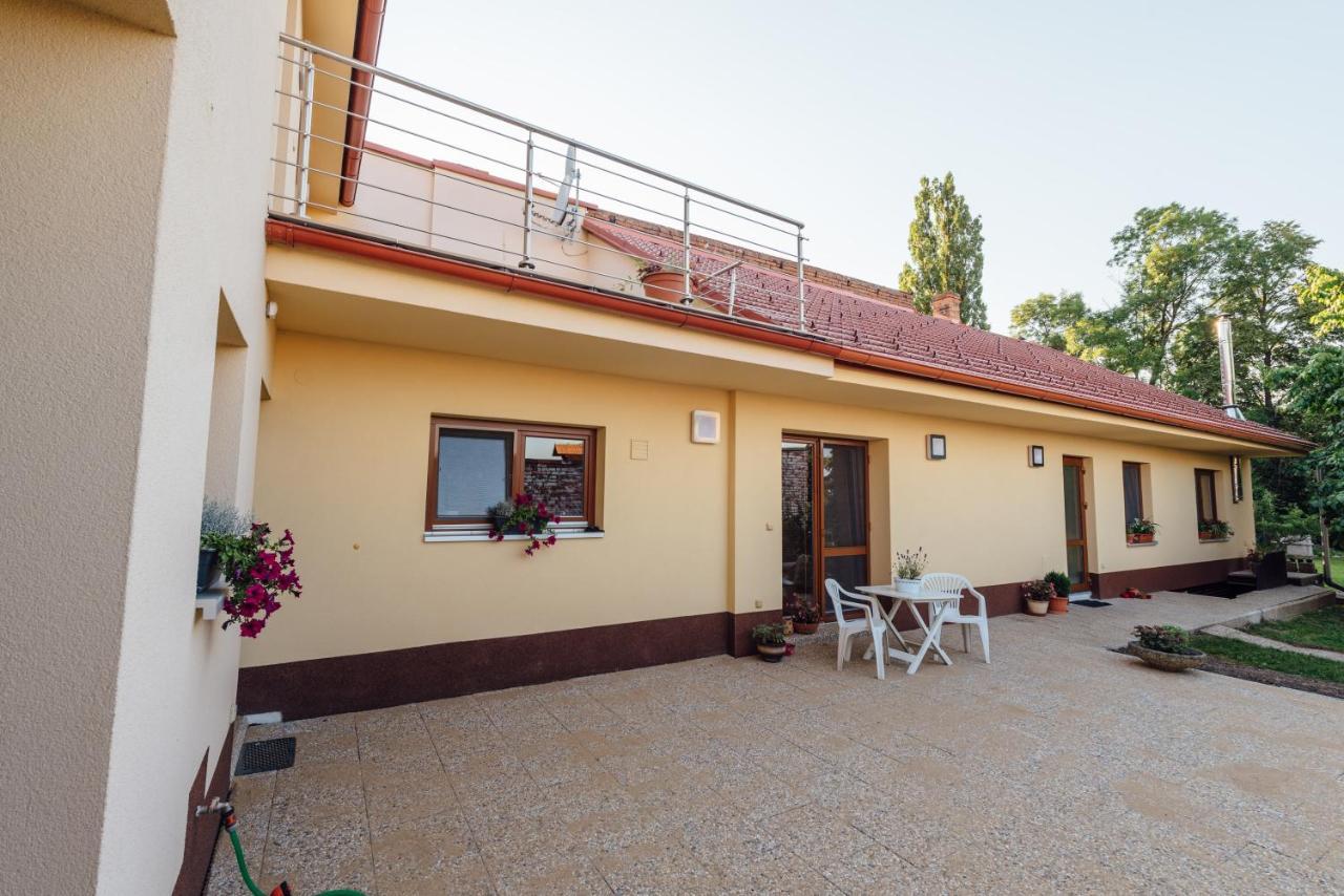 Apartman Pod Borovici Kovalovice Екстер'єр фото